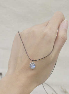低调灰月光小吊坠项链