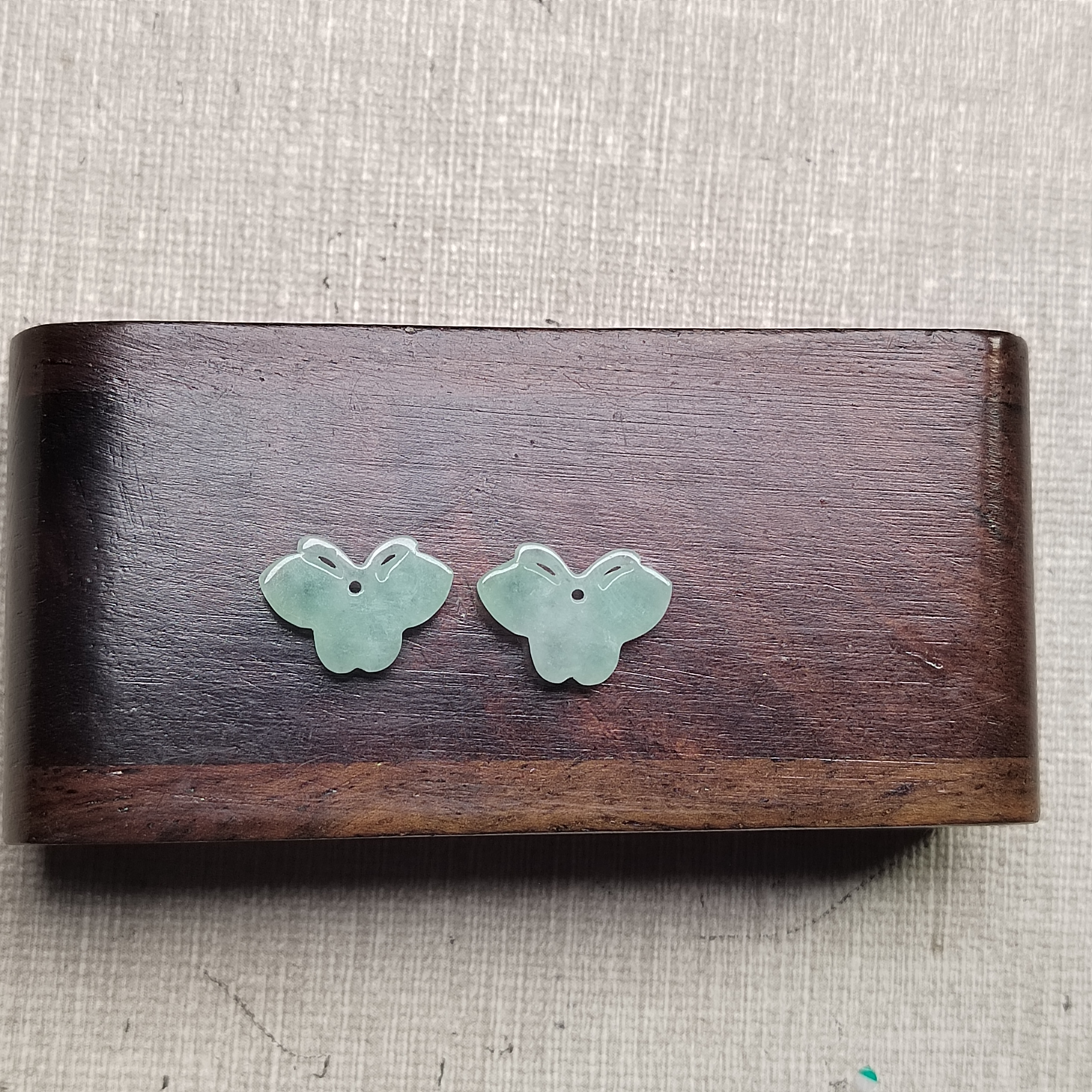 隆慈缘源头直发A货翡翠冰糯浅绿一对蝴蝶可DIY耳钉吊坠戒指手链 - 图0