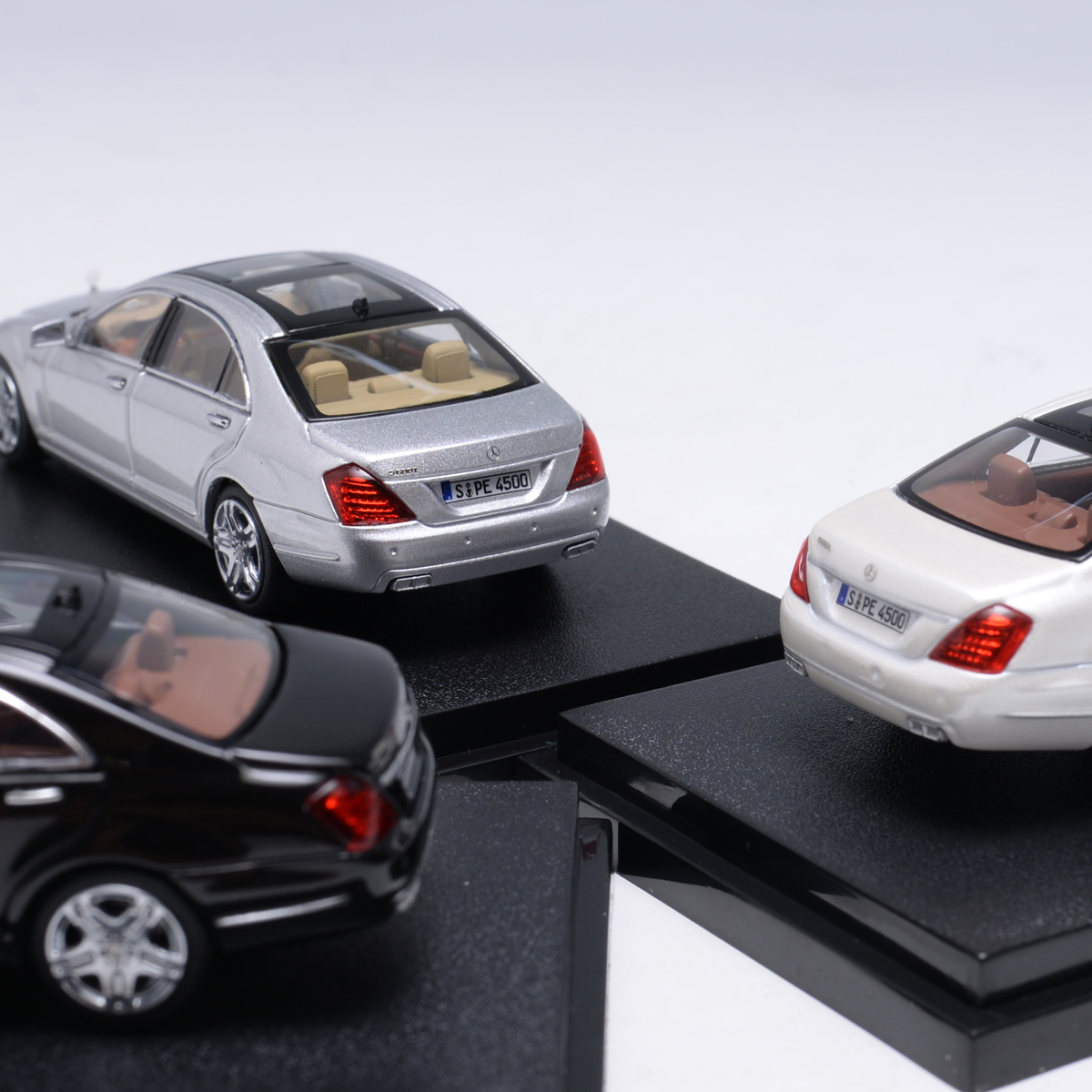 MOTORHELIX MH 1：64奔驰 S-Class S600L(W221)限量版合金车模-图2