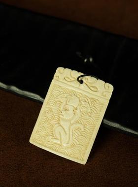 清代玉化老料精雕灵猴献桃图腾吊坠项链佛珠念珠老配饰杂项收藏品