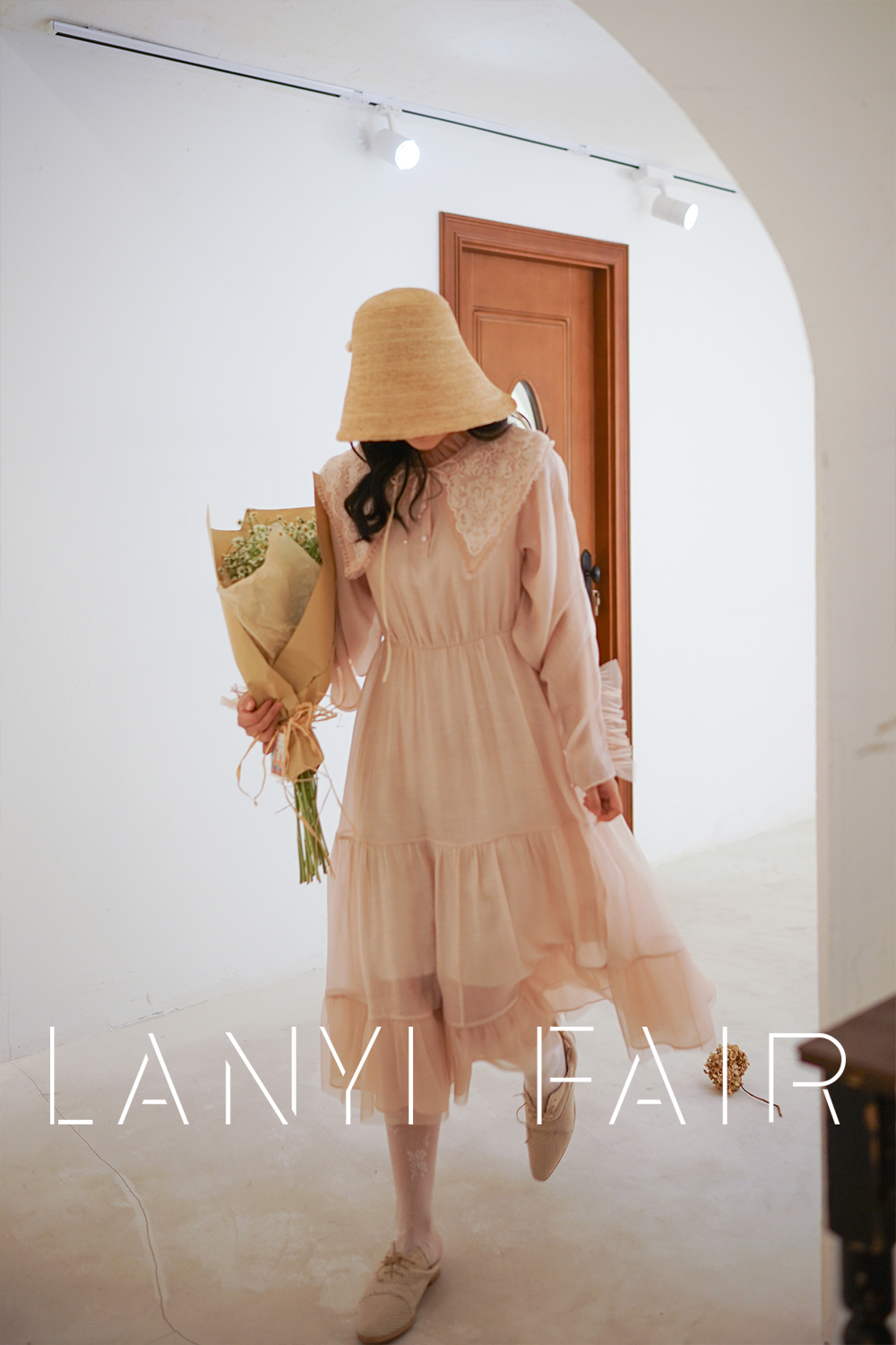 兰奕屋语 裸粉色蕾丝领连衣裙 lanyifair 仙女荷叶边长袖文艺浪漫