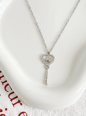 三丽鸥正版授权凯蒂猫爱心钥匙项链女轻奢小众设计感锁骨链送女友