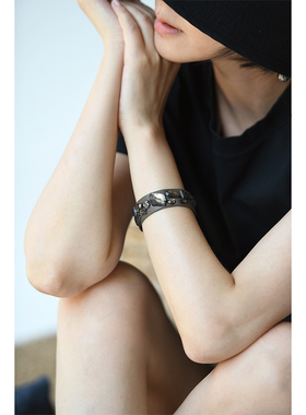 做旧重工钉钻时尚羊皮手镯手环