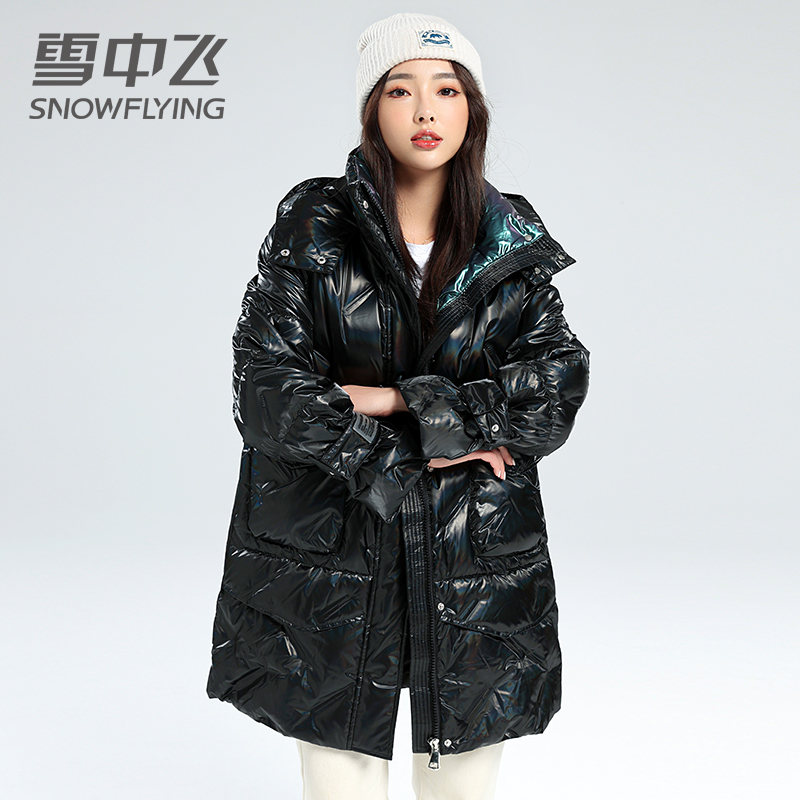 雪中飞年冬季连帽羽绒服女亮面中长款休闲加厚保暖潮流外套