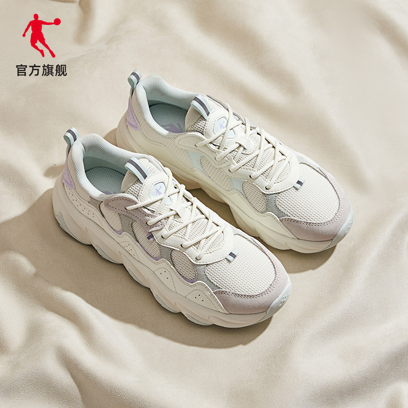 中国乔丹女子泡芙2023年春季休闲鞋 乔丹板鞋/休闲鞋