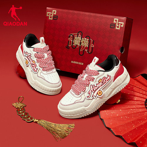 乔丹本命年面包鞋秋冬新款女款运动板鞋红色新年礼盒厚底增高百搭 - 图0