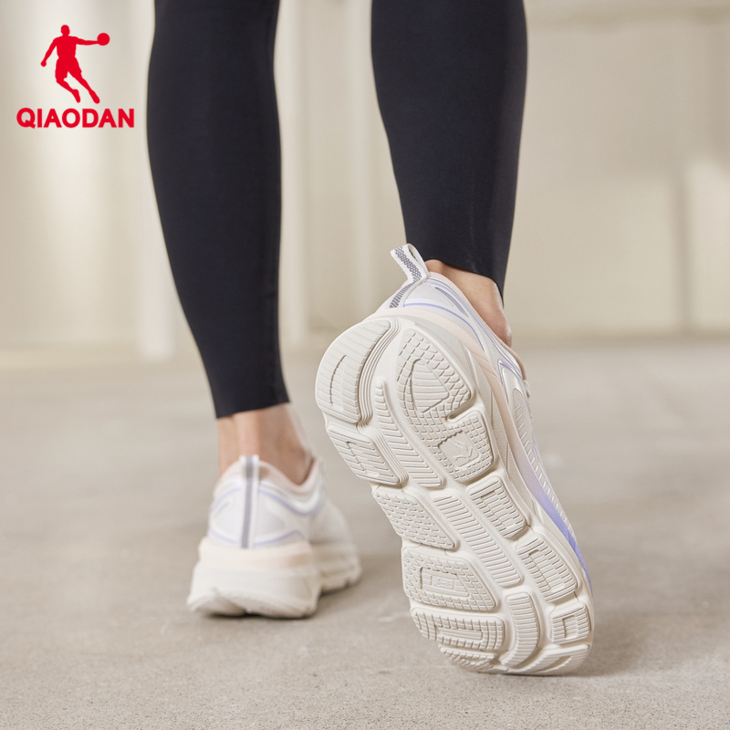 中国乔丹女鞋跑步鞋冬季新款黑色轻便软底运动鞋厚底减震回弹跑鞋