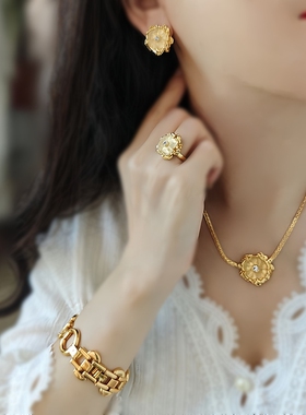 LusaLizz金色琉璃花朵吊坠项链