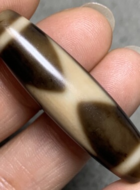 ACT04402白化牙黄至纯五眼闪电玛瑙天珠吊坠约40直径11.1mm