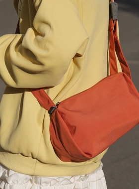 尼龙布包包轻便女包大容量单肩斜挎包2023新款时尚宽带休闲帆布包
