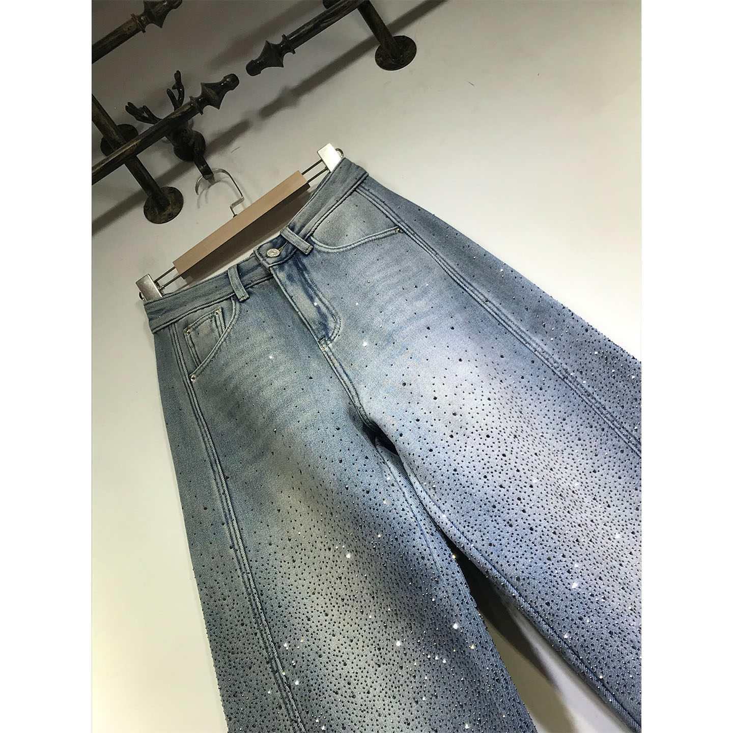 E野视角加绒加厚烫钻弯刀裤女2025年冬季拖地牛仔裤无弹力阔腿裤,淘宝优惠券,粉丝福利购,淘宝优惠卷