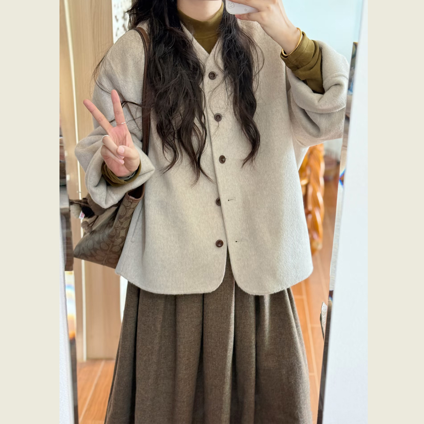 韩系简约米白色V领毛呢外套女秋冬季小个子气质通勤显瘦呢子大衣 - 图3