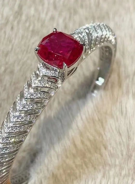 925银镀金  镂空红宝  高碳钻  时尚闪钻箭型手镯