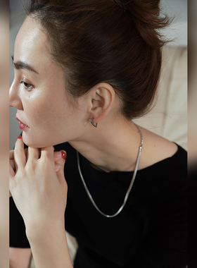 沐耳镀白金金蛇骨项链