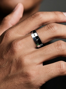 新款跨境钛钢机械解压戒指 可看见机械跳动转掉烦恼黑白棘轮戒指