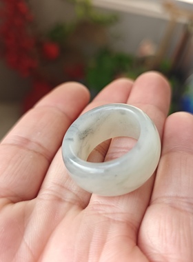 戒指籽料黑白分明细腻新疆和田玉