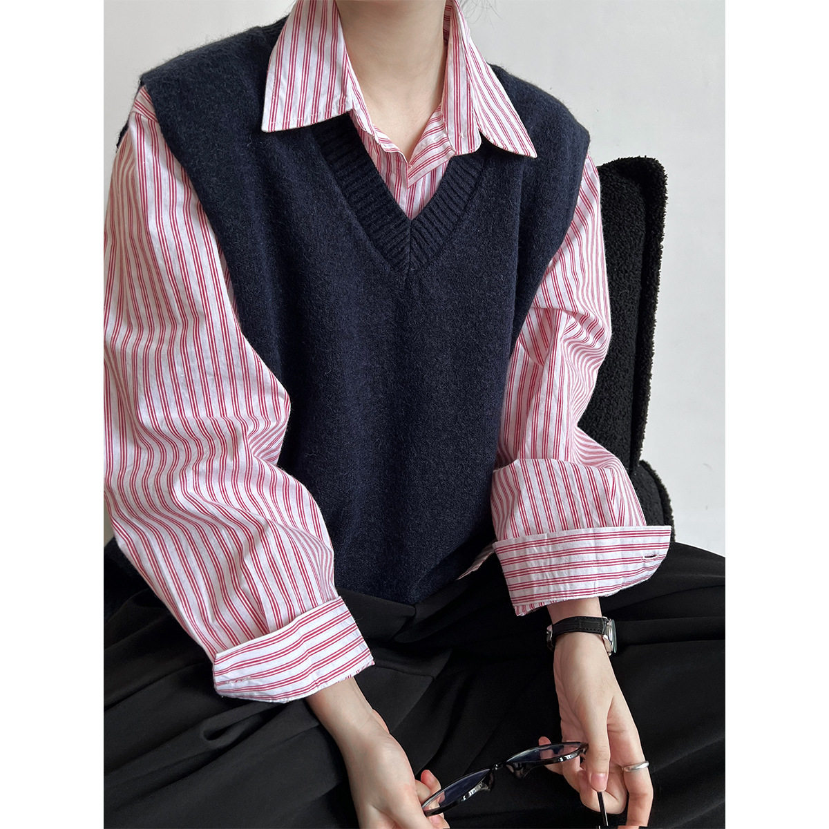 后开叉复古针织马甲女春秋宽松外搭V领叠穿无袖毛衣坎肩背心上衣,淘宝优惠券,粉丝福利购,淘宝优惠卷