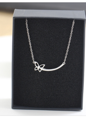 长条蝴蝶吊坠项链女款2026新款轻奢高级感简约锁骨链配饰品毛衣链