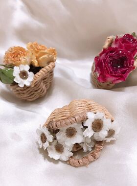 毕加索拿着花篮的女孩原创设计天然真花玫瑰雏菊手工花篮长项链