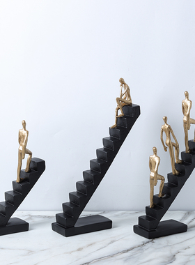 现北欧轻奢树脂爬楼梯攀登者步步升人物雕塑摆件家居软装饰品