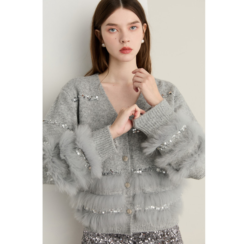 DPLAY2025冬季新款灰色针织开衫独特流行V领长袖宽松毛衣女,淘宝优惠券,粉丝福利购,淘宝优惠卷