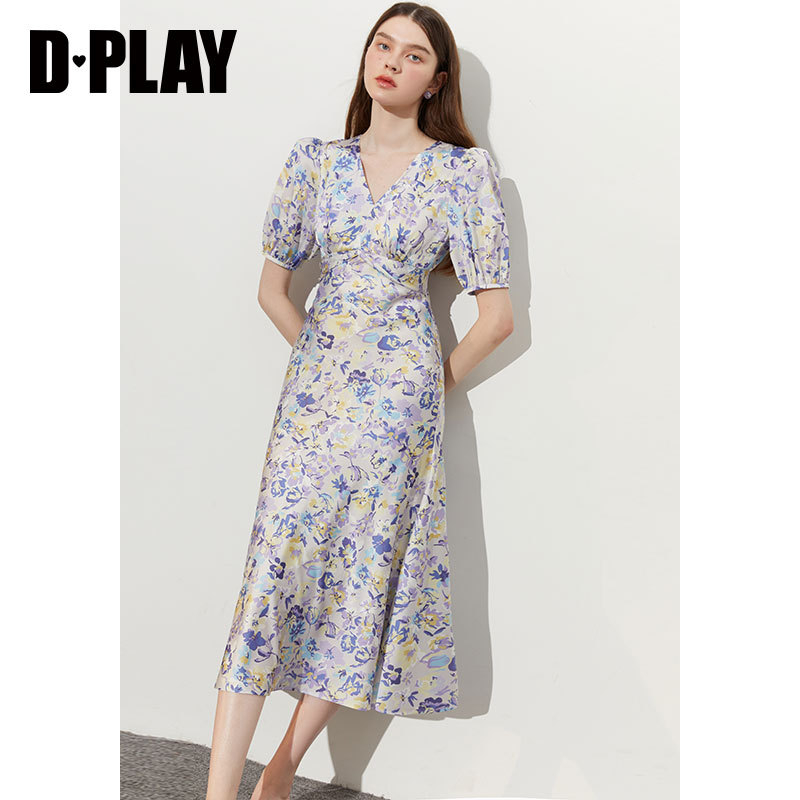 DPLAY2023夏新新中式紫调花卉V领纽结垂感