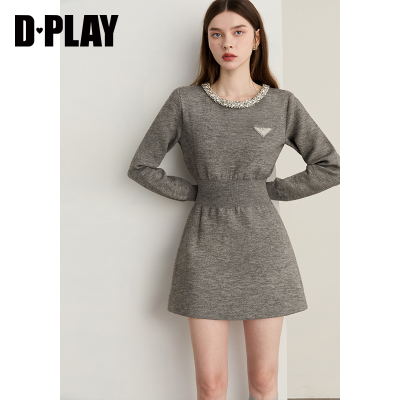 DPLAY2025年冬季新款灰色圆领修身针织连衣裙气质法式裙子毛衣裙 - 图0