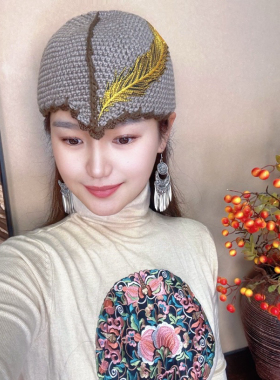 新款秋冬手工钩织美人尖毛线帽女白发保暖护耳针织帽显脸小包头帽