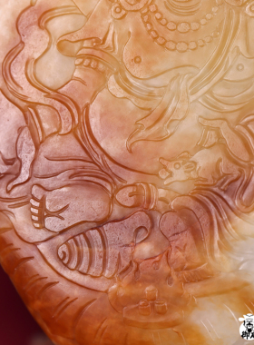 标题推荐新疆和田玉红皮白玉独籽把件 黄财神 239克