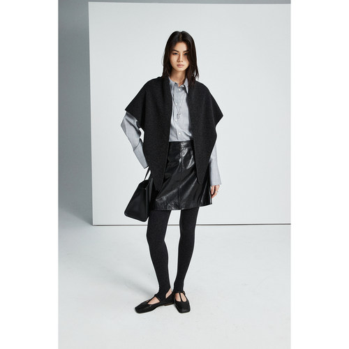 MRS Studios 时髦百搭康赛妮羊绒羊毛经典高克重三角围巾造型披肩 - 图3