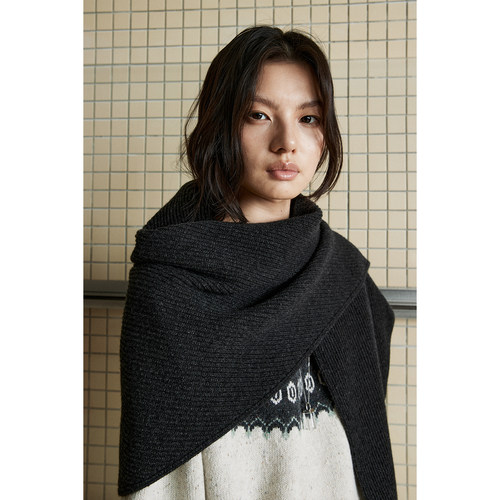 MRS Studios 时髦百搭康赛妮羊绒羊毛经典高克重三角围巾造型披肩 - 图1