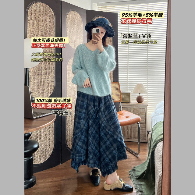 ກາງເກງຊື່ Corduroy ມາພ້ອມກັບ curtains butt plaid ແລະ hems cuffable. ສິ້ນ plaid ສະຫມໍ່າສະເຫມີ