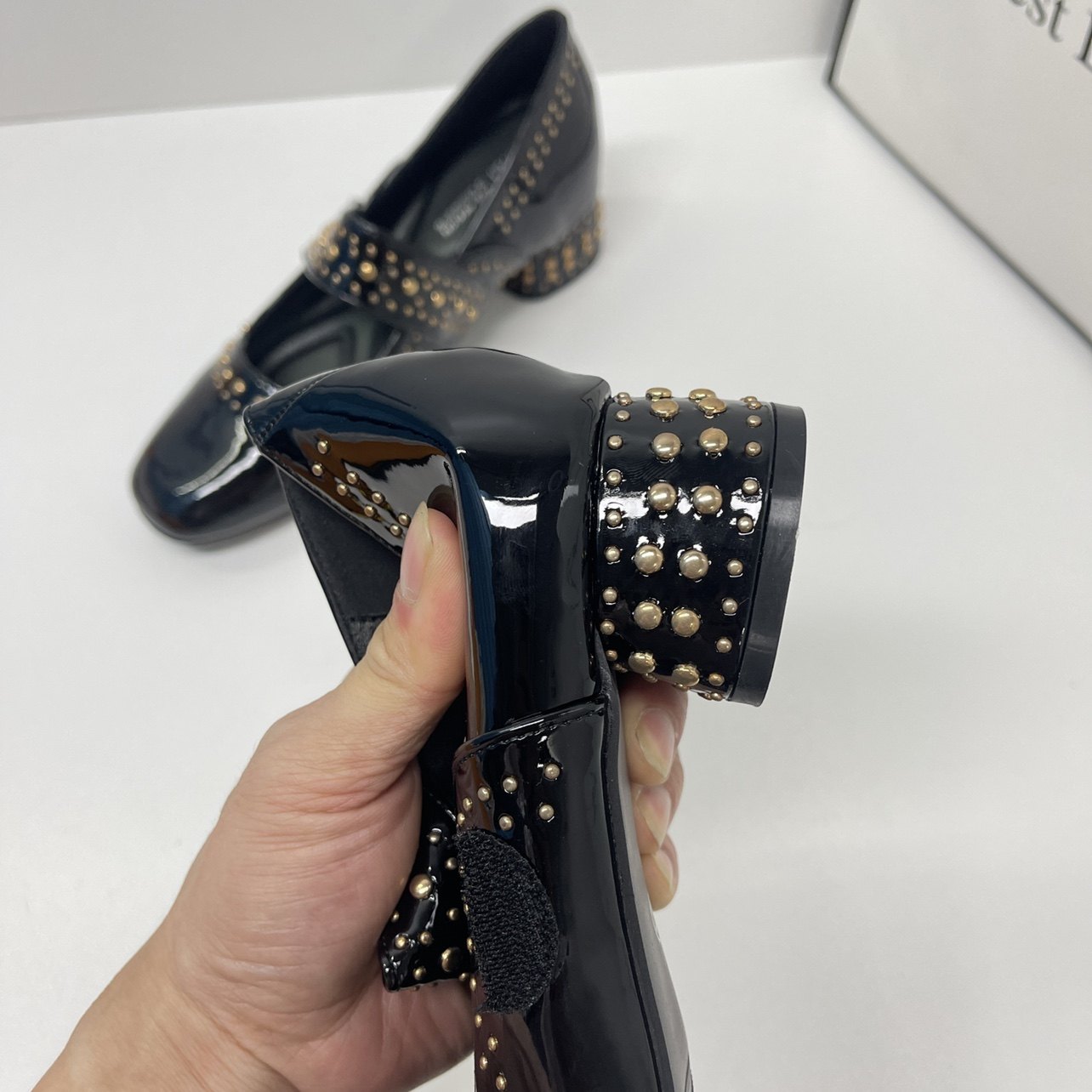 气质玛丽珍鞋2025新款方头铆钉一字带搭配裙子粗跟单鞋白色高跟鞋,淘宝优惠券,粉丝福利购,淘宝优惠卷