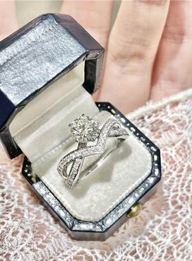 莫桑钻1克拉加冕爱翼钻戒女V字皇冠戒指订婚结婚钻戒送女友礼物