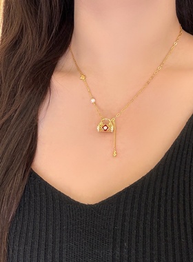 梵邑银饰s925通体银锁身镂空花丝工艺裹着细密肌理项链气质时尚