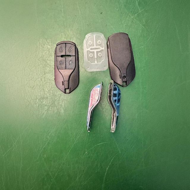 The remote control shell is suitable for Xinri Tailing Yadi electric vehicle modified motorcycle anti-theft alarm key shell