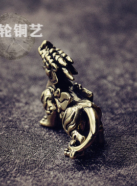 黄铜飞天麒麟摆件龙之子神兽镇宅保平安摆件茶宠手把件钥匙扣挂件