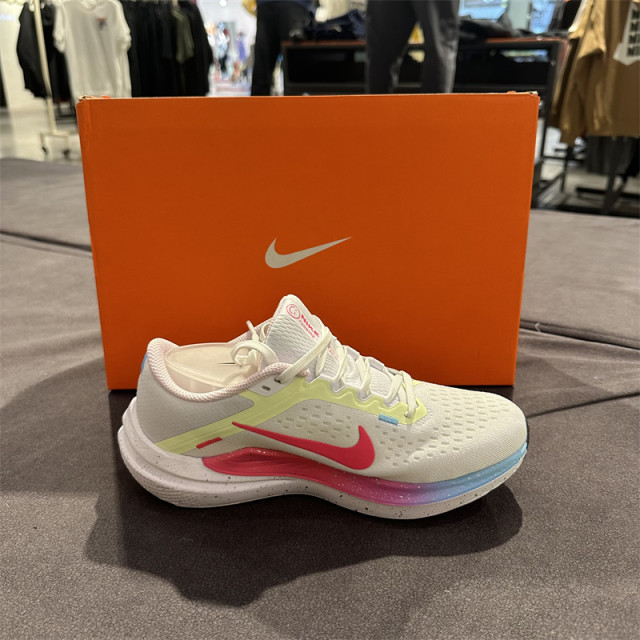 Nike women's lightweight cushioning and wear-resistant running shoes