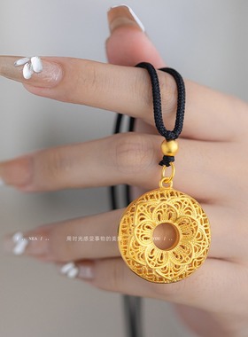 24k黄金色平安扣吊坠项链 镂空花饰足合金气质女士项坠防过敏