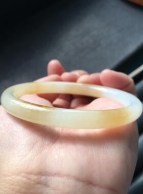 玉韵传说 精美特价糖白玉细条手镯玉镯子内径：57mm 带证书