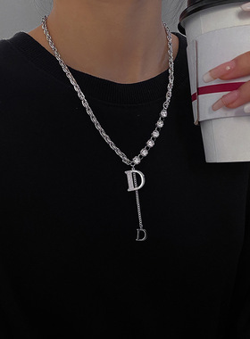 轻奢小众设计字母d项链女2024年新款潮感嘻哈网红卫衣链配饰