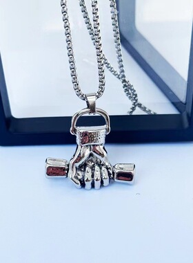 欧美复古拳头项链男潮街头个性时尚嘻哈举重钛钢毛衣链吊坠配饰品