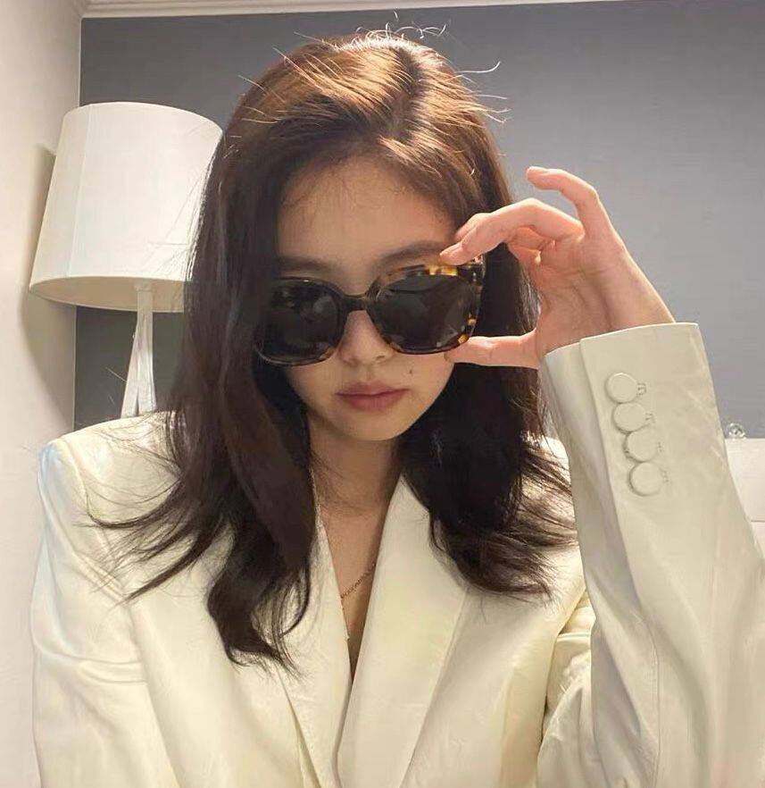 复古jennie同款奶白色墨镜女夏海边度假方形大框街拍太阳眼镜男潮