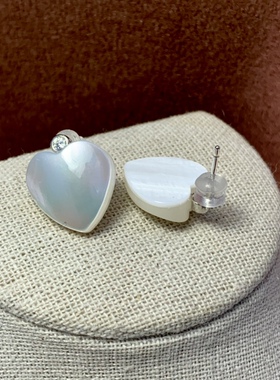 《是爱心》海水爱心马贝耳钉，纯银爱心王妃款白色