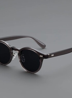 茶色日系复古风圆形小框太阳镜男