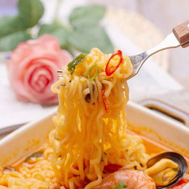 Tumbler Korean imported ramen cake without ingredients instant noodles