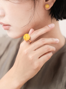 秀款无补古董琥珀溶洞18K金戒指