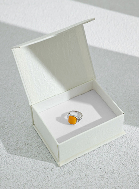 新中式蜜蜡如意蛋面方糖开口戒指