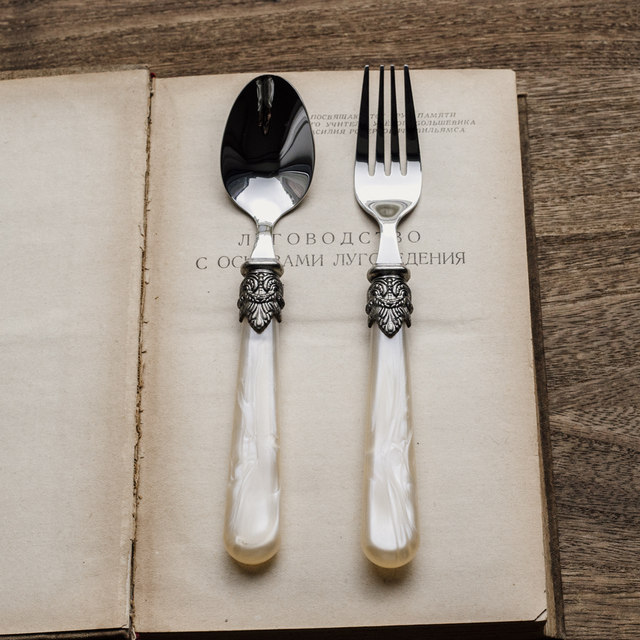 304 stainless steel vintage baroque embossed / brown imitation shell handle / French knife and fork spoon dessert spoon fork set