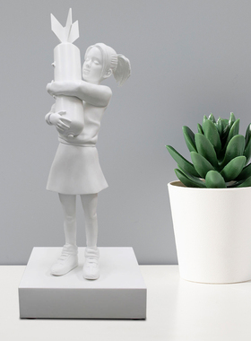 ins炸弹女孩雕塑送礼潮流摆件